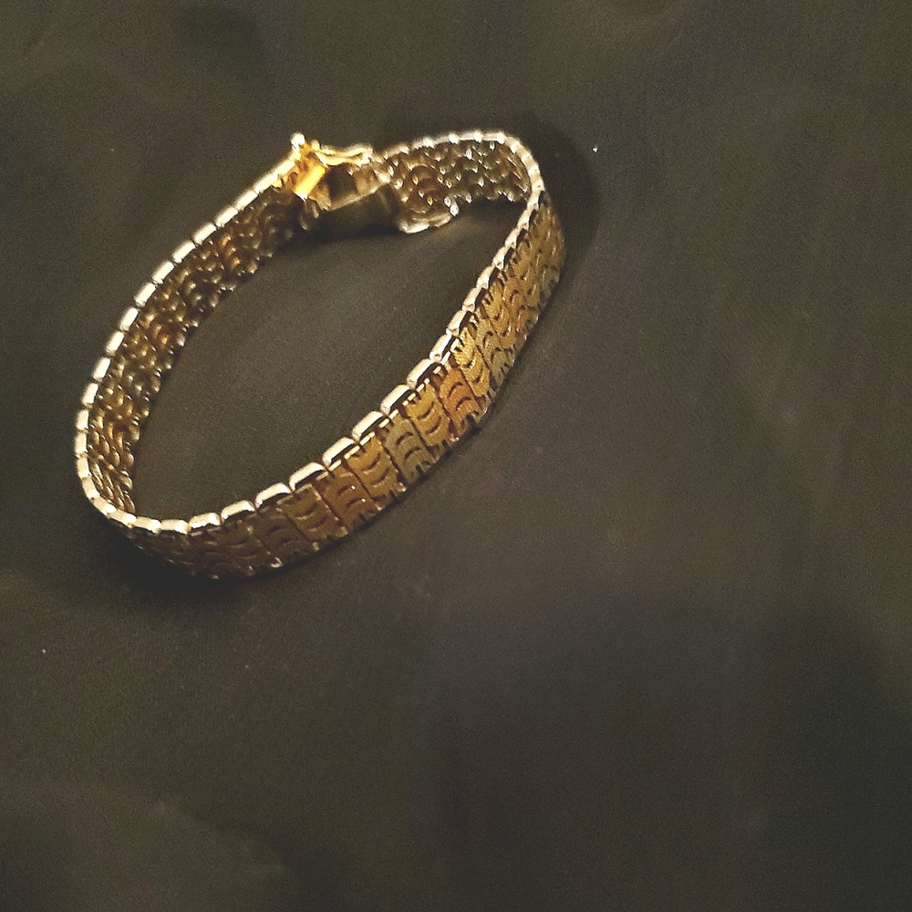 14k ****Solid Tri color gold ***** bracelet 23.5 g